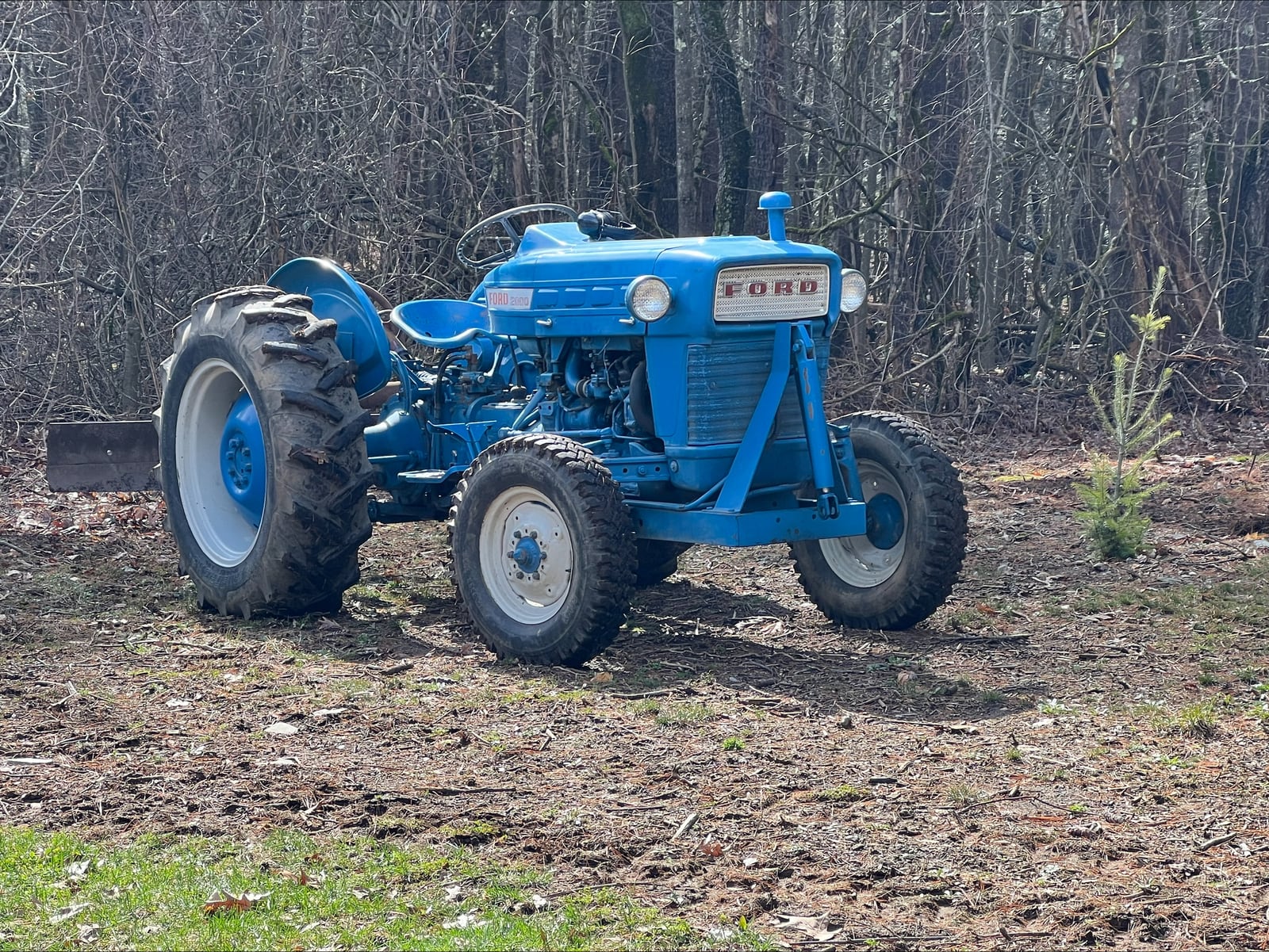 Ford 2000 3-Cylinder tractor